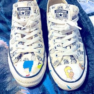 Size 7 low top Converse all stars